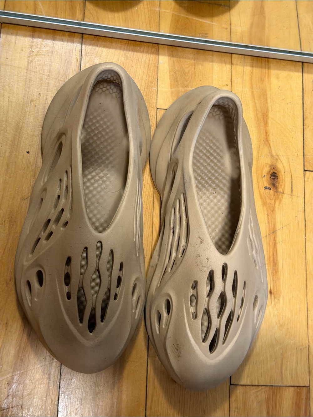 Yeezy foam runners size 8